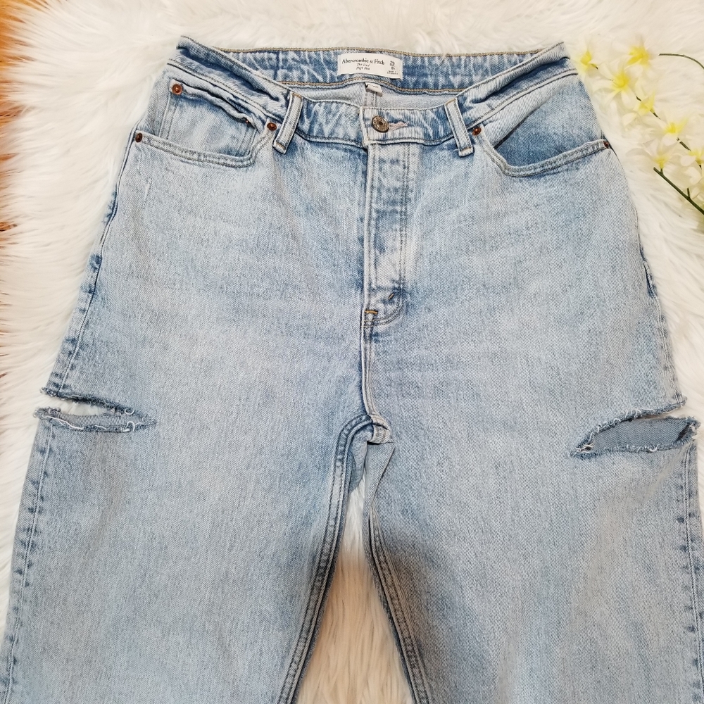 Abercrombie And Fitch Curve Love The Dad High Rise Light Blue Jeans SIZE 29/8R - Picture 3 of 16